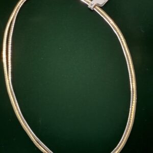 14 karaat (585) bicolor dubbel Omega-collier, geel- en witgoud, totaal ca. 26 gram